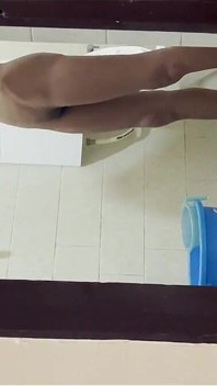 Baie cu iubita goală