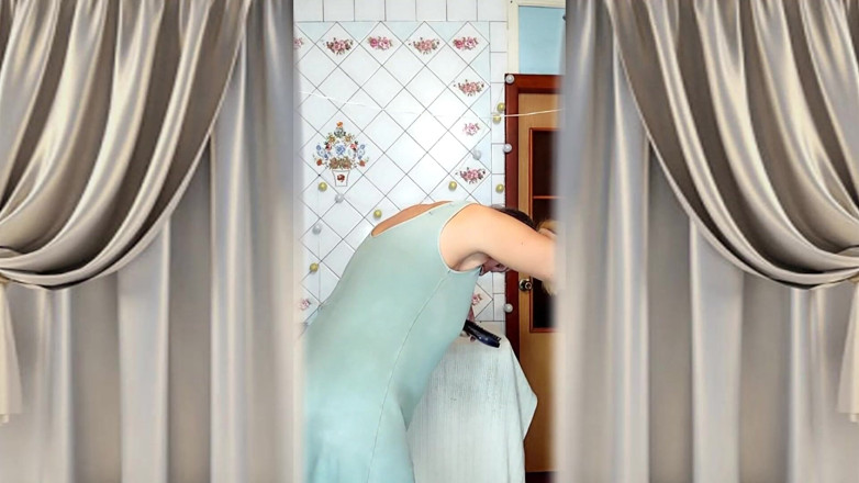 Lukerya: Lukerya si ibu-ibu bahenol lagi asik twerking pantat bahenolnya sambil...