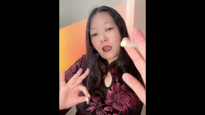 Smoking Asian: जंजीर से लंड हिलाने वाली एशियाई चोदने लायक मम्मी लंड हिलाने के निर्देश: 4 सिगरेट के साथ मेरे धूम्रपान गुलाम की प्रशंसा करना और पुरस्कृत करना