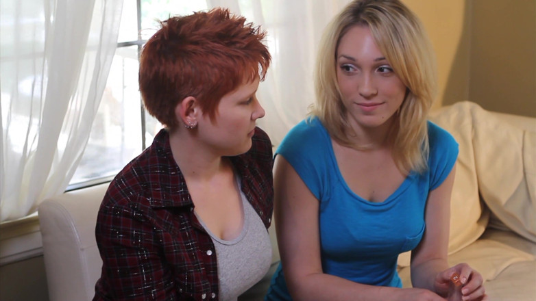 Tight little babes: นมโชว์สาวหุ่นดีโดนเจ้านายเลสเบี้ยนเลียหี
