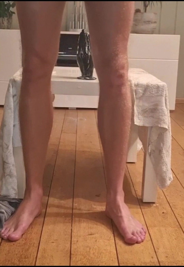 NoFace Twink X: Twink gay sexy adoră un pumn uriaș în cur și o călărește