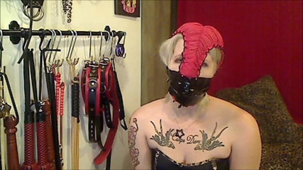 Selfgags classic: นางโดมิแนทส์อุดปากด้วยกางเกงใน! (ตอนที่ 1 จาก 2)