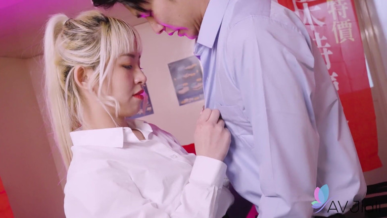 AV Jiali: Hot Taiwan Commercial Model Fucks a Handsome Salesman