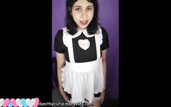 Dani The Cutie: Quente travesti empregada Danithecutie tem que chupar seu pau e...