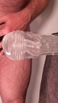 Ein Bärenpfosten-fick schlaffe & unbeschnittener schwanz mit einem Tropfen sperma auf der vorhaut