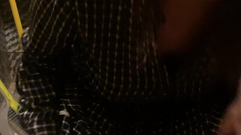 Hairypussyangel: Tôi cần loo. Đi tiểu trong nhà vệ sinh