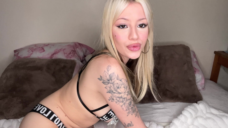 Stellafatale: seksi laitina beb apni bari ke saath matka rahi hai