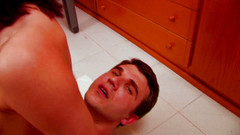 Double Trouble: 스타킹을 입은 빨간 머리 십대 이중 삽입