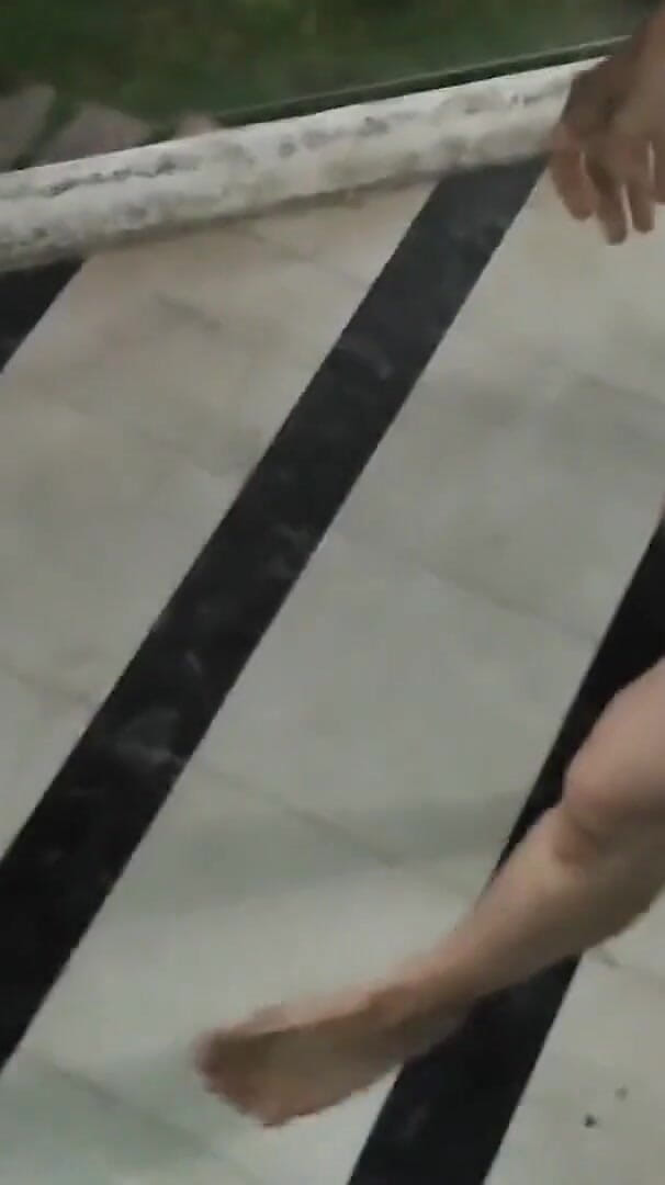 Nude in Mall (PublicNudes)