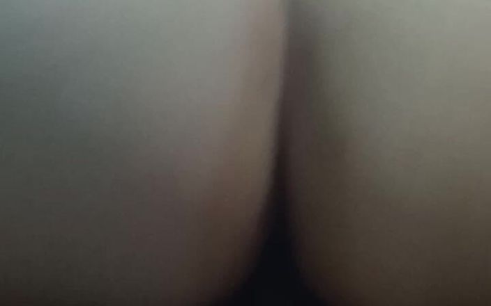 Sofixxx: Блін, яка смачна дупа, моя зведена сестра не може встояти перед тим, щоб побачити добре стоячий член