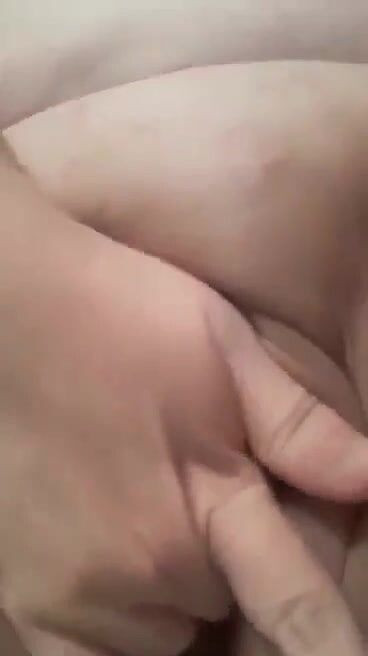 Horny baby: Aku lagi asik fingering memek tememku