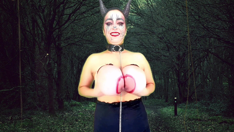 VeeVee Vixen: Udderly Maleficent