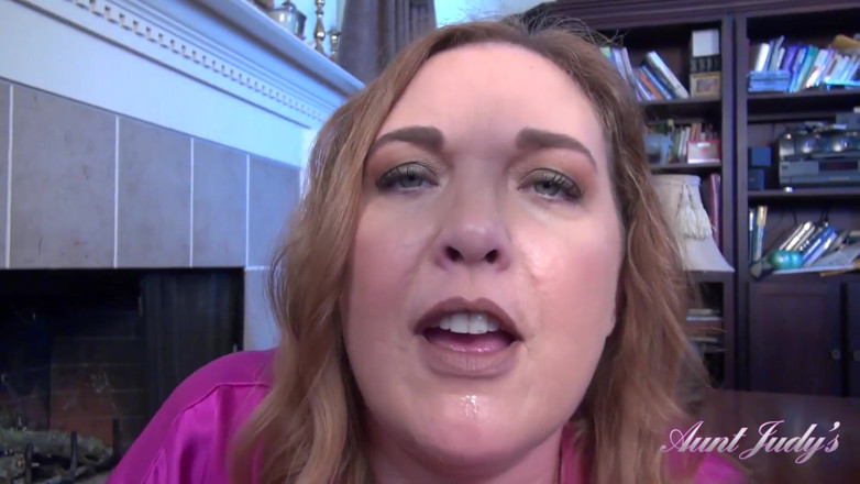 Aunt Judy's: Tetajudys - Vaše prsatá milf nevlastní teta Denise vám honí (pov)