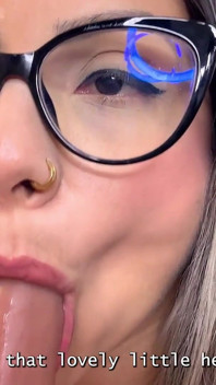 Bakış açısı karın yataktan senin için ateşli bir video kaydediyor - anal ve dildo oyunu altyazılı video