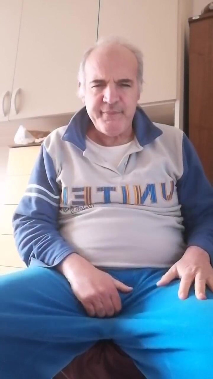 Setesesso7: Honím si tvrdý penis a strčím prsty do otevřeného zadku