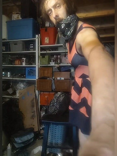 K8e Snow: Crossdresser yang menggoda menelanjangi dan menggoda di ruang penyimpanan pribadi