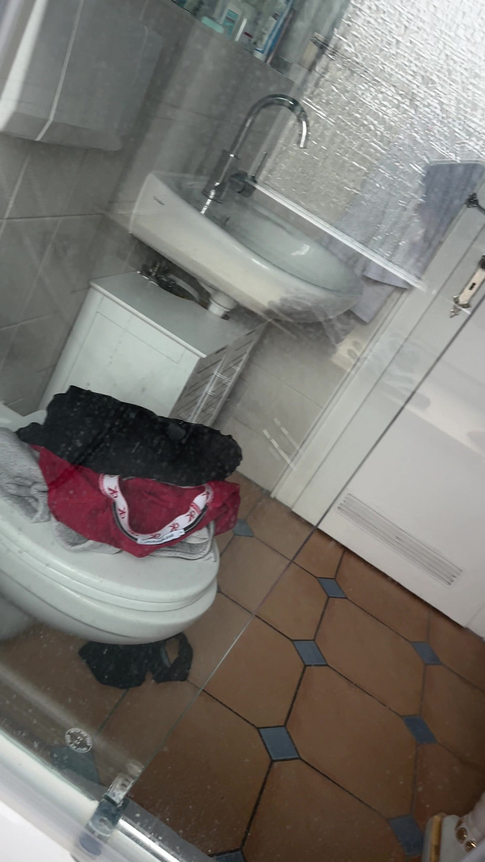 SweetLucy96: Teen with Perfect Body Showers