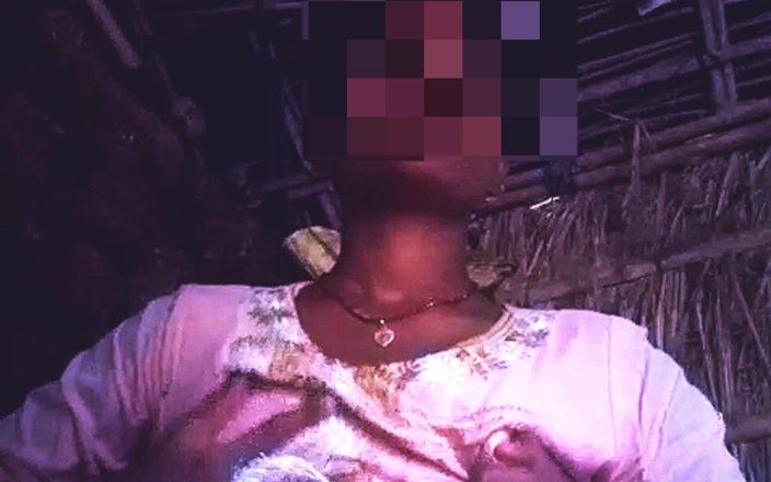 RJ NISHA: Pembe elbiseli Hintli teyze göğüslerine masaj yaptırıyor