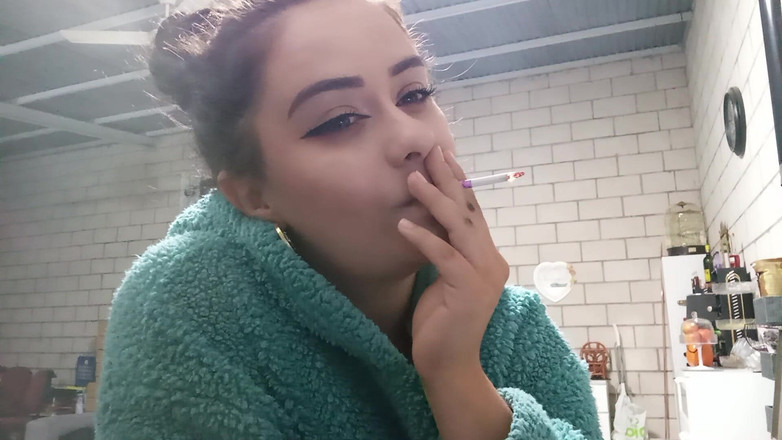 fartingclub01: Kouřím v plyšové mikině