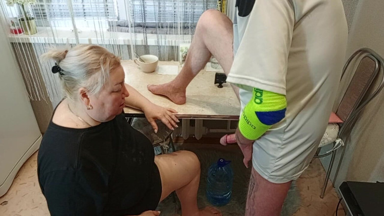 Zona901: După-amiază, îmi fut vecina în gură în bucătărie și ejaculez