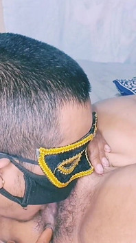 Memek dan pantat tante seksi india dijilat habis-habisan sampai mengerang keenakan