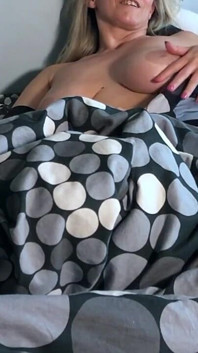 Suami saya mengetahui bahwa saya adalah pelacur dengan orang asing di kamera di chatroulette saat dia tidak hadir 2/9