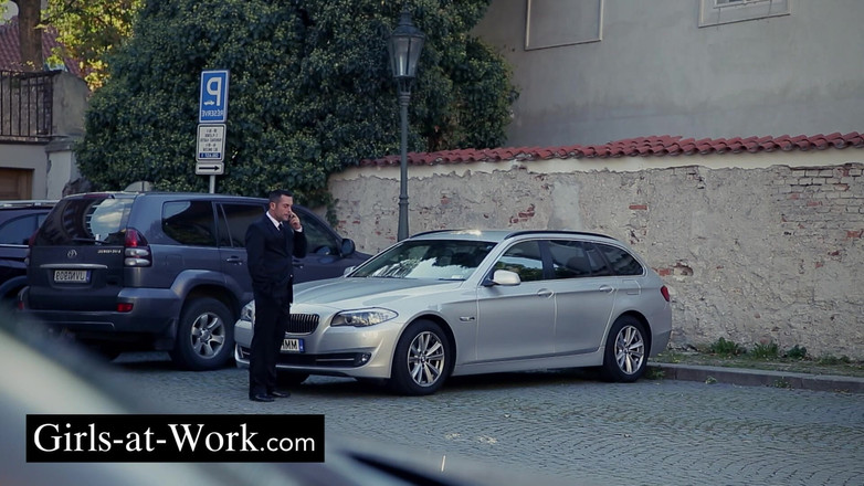 Girls At Work: Rozptýlení na uvítanou