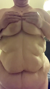 Bbw culona chiacchiere sporche strofinando per bambini olio sulle mie grandi tette enormi