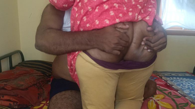 Apple baby: Istri orang lagi asik sama manajernya di ranjang