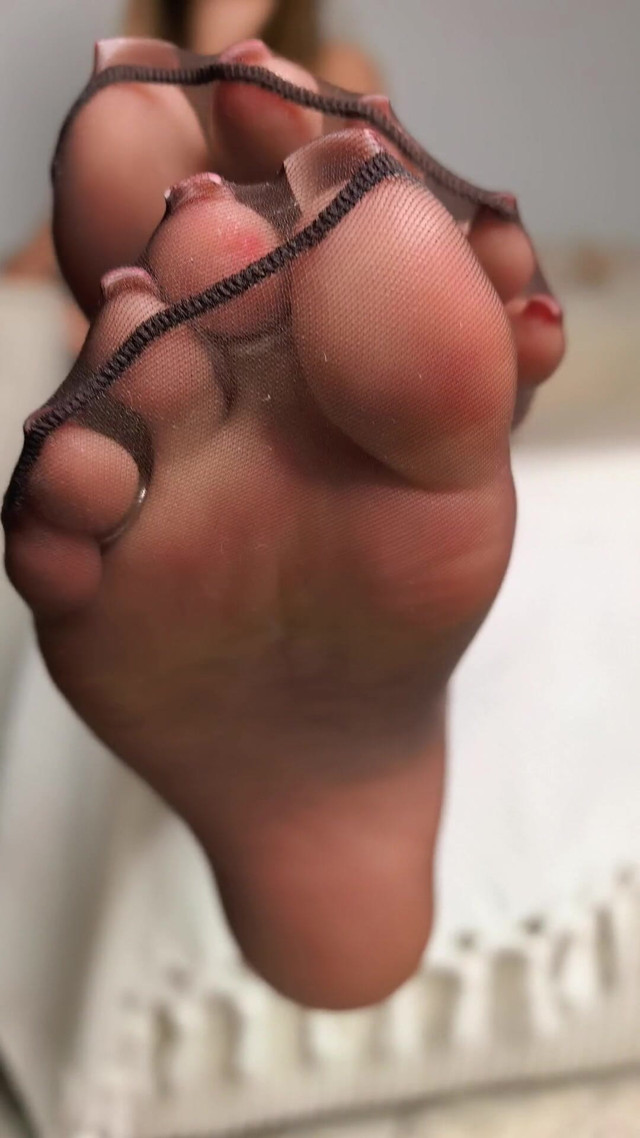 Sniff Them (Goddess Lena)