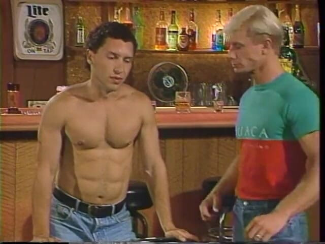 Gays Case: 同性恋者在酒吧的台球桌上互相口交