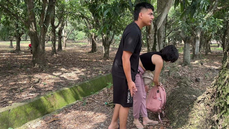 ManuelaAlvarez: 树林中的呻吟：我看到一对情侣在户外拼尽全力，录音时我还自慰了