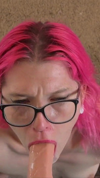 Ellie Vs Cumlube