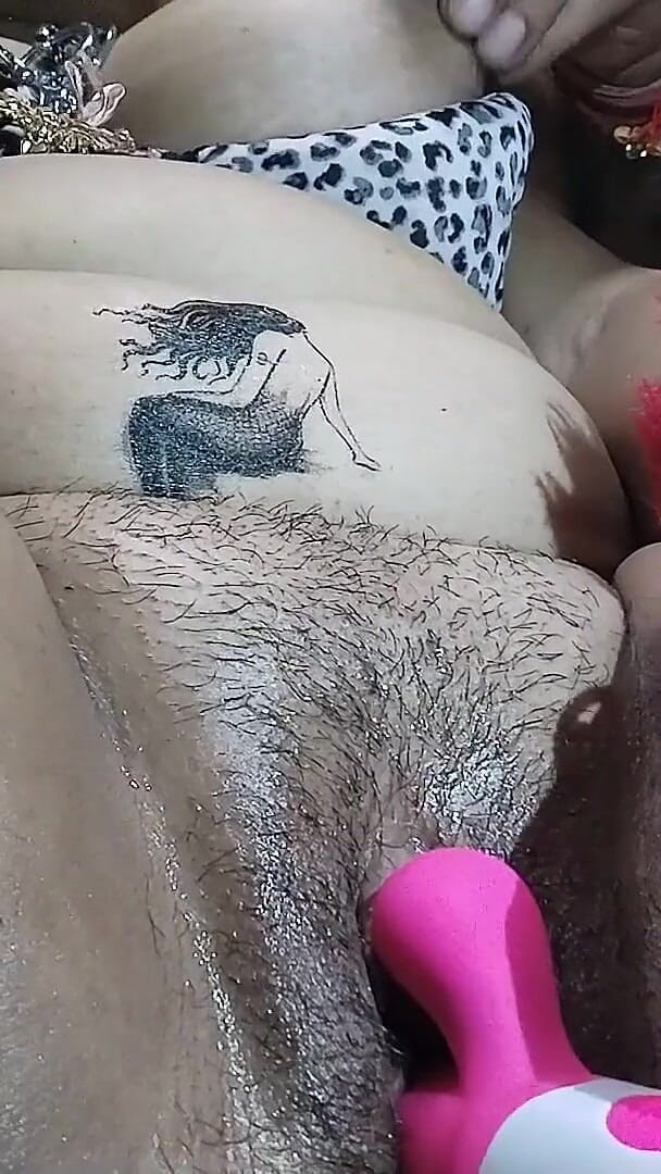 Anar Kali: Ayah tiri lagi asik fingering memek dan pantatnya pakai mainan...