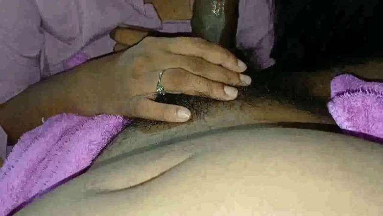 Desisexqueen: Desi sousedka Bhabhi sexy kouření poprvé
