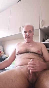 Ma bite est prête à te baiser, Giulia