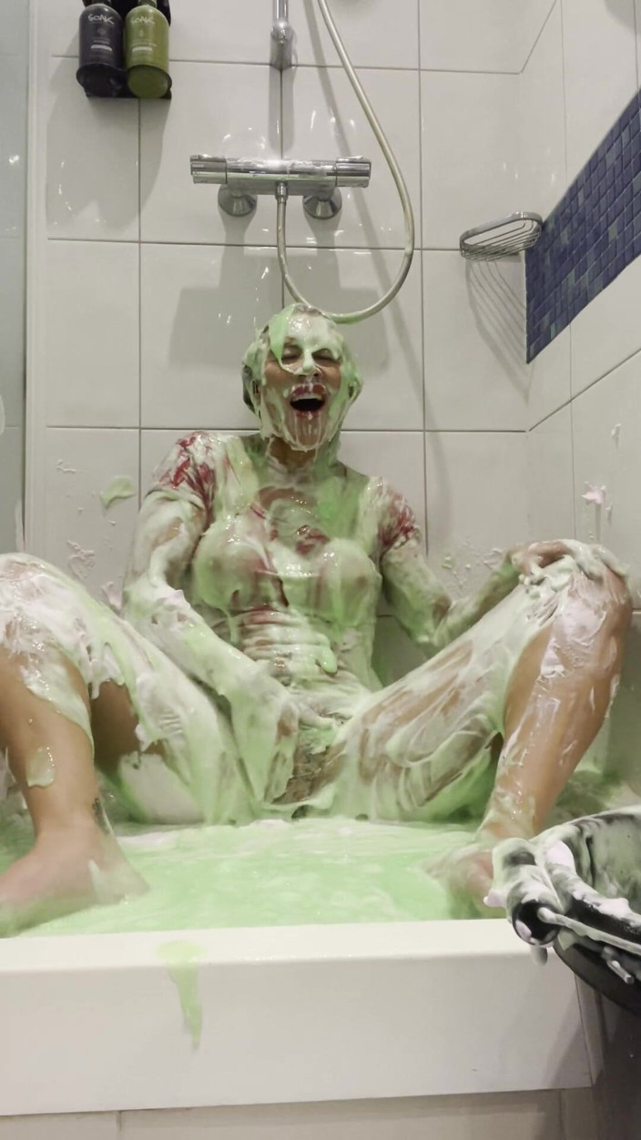 CALLIE ROKS: Rosa pajer i ansiktet och gunge hinkar över mitt huvud