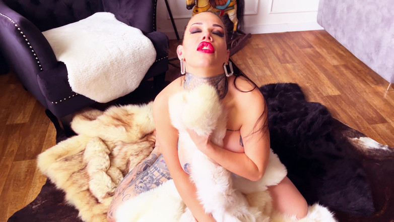 Miss Alessa Milano: 毛皮にムラムラしている