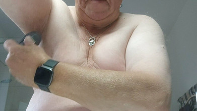 Karlchengeil: Îmi iubesc sânii și sfârcurile!