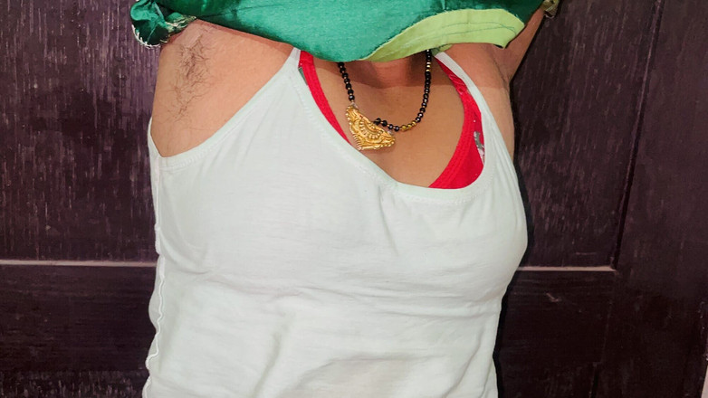 Desi Bhabhi 01: पड़ोसी भाभी की स्थानीय लड़के के साथ चुदाई