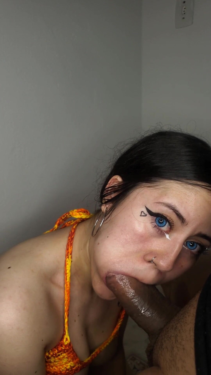 DherlyDoll: Eu dou a ele um boquete incrível até ele gozar...