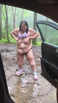 Mud wrestling e squirting con una persona