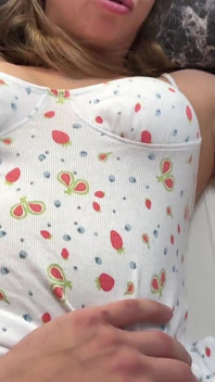 Natáčel jsem sex se svou nevlastní sestrou doma, naše první intimní video