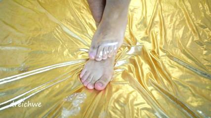 Dreichwe: Fetish kaki dengan kondom