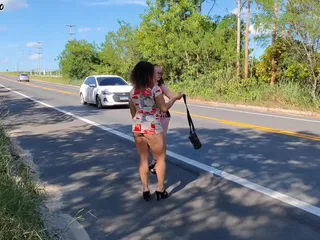 Las esposas salen de casa diciéndole a sus esposos que van a trabajar pero en realidad van a hacer cosas en busca de diversión