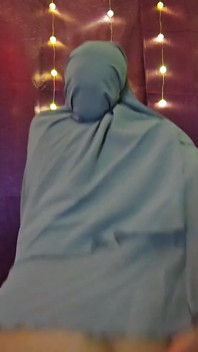 JOI oglądaj, jak dildo robi to lepiej niż ty Mia Niqab
