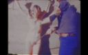 Vintage megastore: बुरा आदमी अमेरिकी विंटेज अश्लील वीडियो में बंधी दो युवा और सुंदर लड़कियों को कोड़े मारता है
