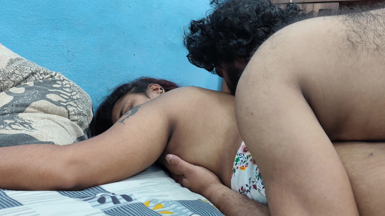 Vaigavarun45: Tette succhiate con un bacio nel culo