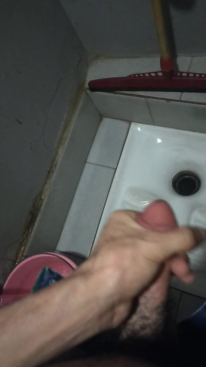 Morocco: Masturbation und Ejakulation im badezimmer