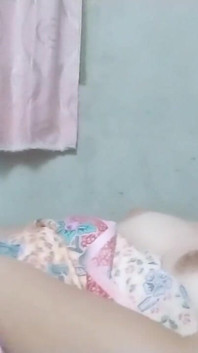 Obtenir un orgasme en se faisant baiser la chatte par une bouteille